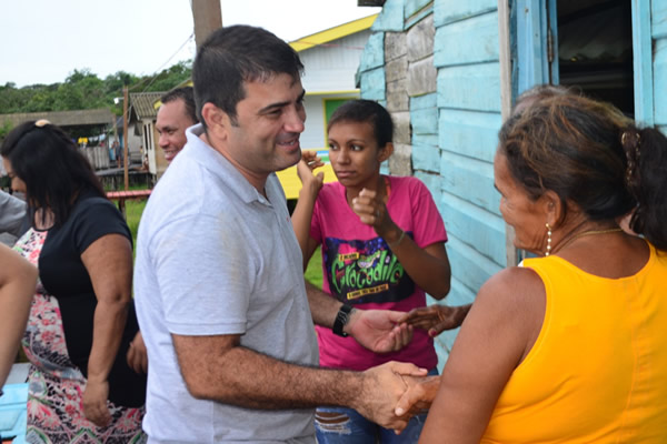 Prefeitura inaugura escola na comunidade do Ariramba.